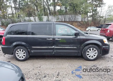 2014 Chrysler Town & Country Touring z USA, uszkodzony, nr VIN 2C4RC1BG3ER475346